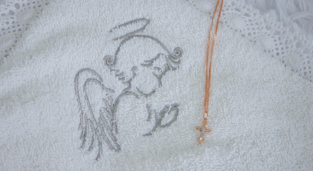 detal haftu na lnianym materiale